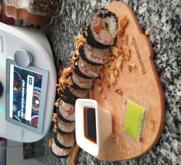 Maki Sushi de aguacate y salmón (Japón). con Thermomix® en Málaga