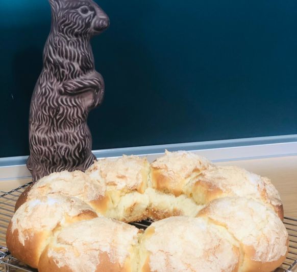 YA ESTA AQUÍ LA PASCUA!!! IR ENCENDIENDO EL HORNO ....AQUÍ TENÉIS MI RECETA DE LA MONAS