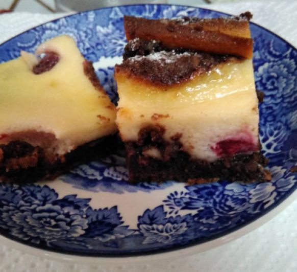 BROWNIE CHEESECAKE CON FRAMBUESAS