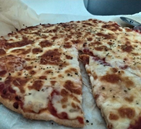 Pizza masa rápida de tomate y queso