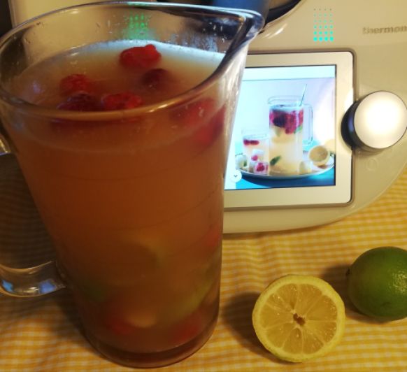 Mocktail de lima, limón y frambuesa
