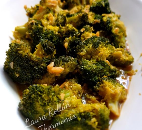 Brócoli crujiente con salsa de ajos con Thermomix® Villanueva de la Serena-Badajoz