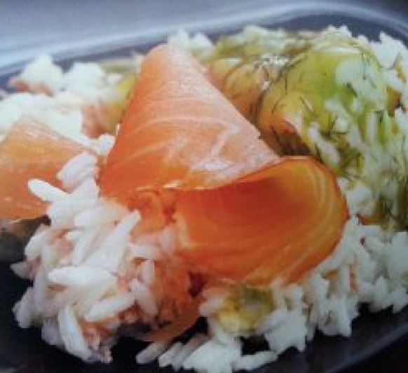 Ensalada Thermomix: ensalada nórdica con arroz, salmón y aliño de eneldo