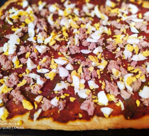 Coca de tomate con la masa de cerveza