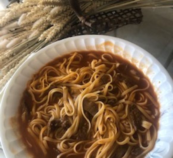 Tallarines salteados con carne