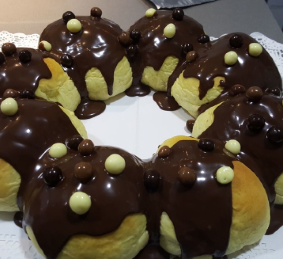 Roscón de Reyes con glaseado o cobertura de chocolate