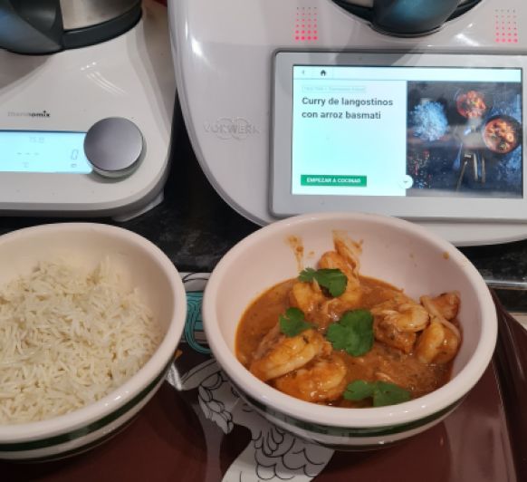 Curry de langostinos con arroz basmati