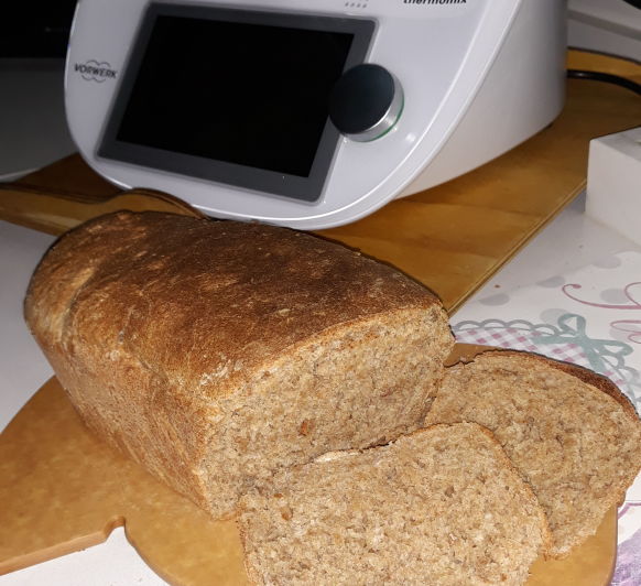 Pan integral con muesli y avena