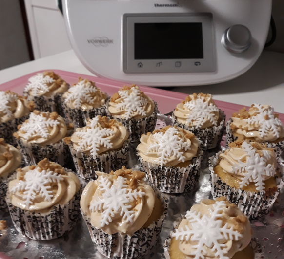 Cupcakes con crema de turrón y copo de nieve