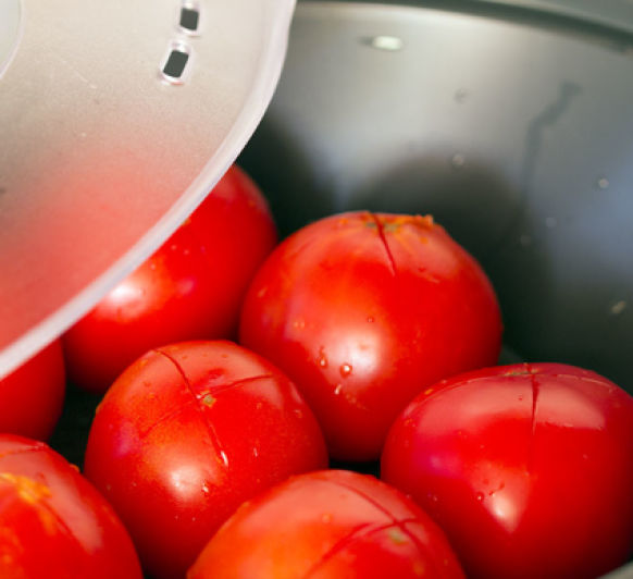 Escaldar tomates en el varoma