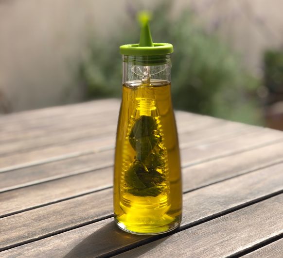 Aceite aromatizado de albahaca con Thermomix® 