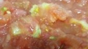 Ensalada de Tomate, atún, cebolla, oliva con Thermomix® 