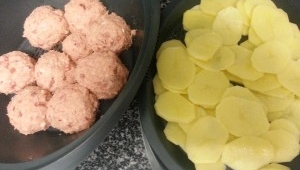 Albóndigas de Bonito en crema de Pimientos 